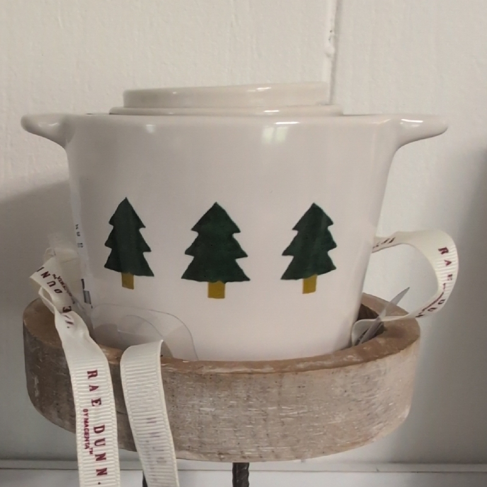 RAE DUNN CHRISTMAS MEASURING CUPS  🎄